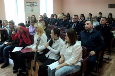 Юные рязанцы поздравили сотрудников следственного изолятора с Днём СИЗО